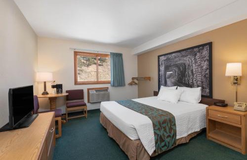 Hill City Hotel | Super 8 by Wyndham Hill City/Mt Rushmore/ Area