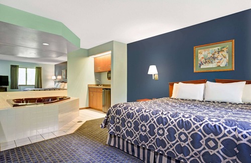 Hudson Hotel | Super 8 by Wyndham Hudson