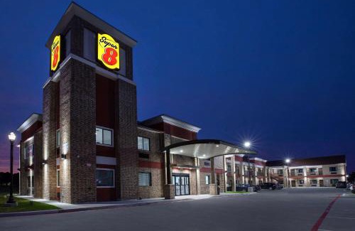 Humble Hotel | Super 8 by Wyndham Humble Houston Fallcreek