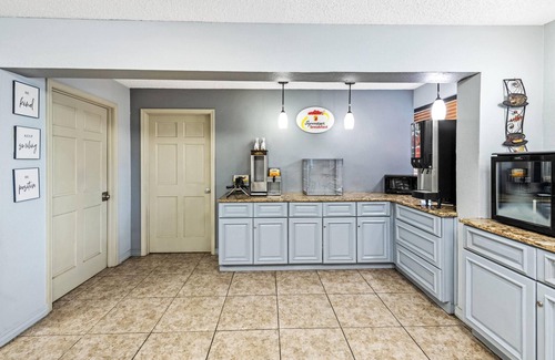 Independence Hotel | Super 8 by Wyndham Independence Kansas City