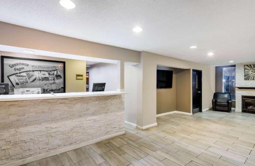 Castleton Hotel | Super 8 by Wyndham Indianapolis/NE/Castleton Area