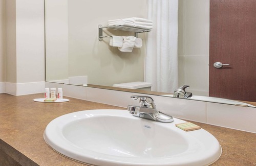 Innisfail Hotel | Super 8 by Wyndham Innisfail