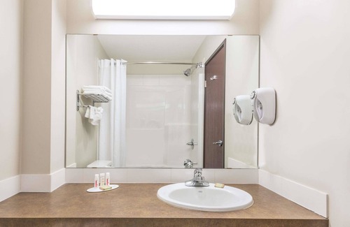Innisfail Hotel | Super 8 by Wyndham Innisfail