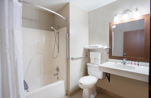 Coralville Hotel | Super 8 by Wyndham Iowa City/Coralville