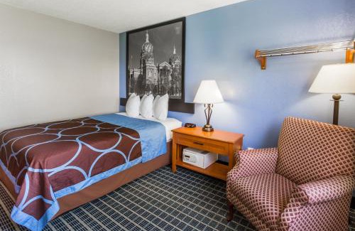 Coralville Hotel | Super 8 by Wyndham Iowa City/Coralville