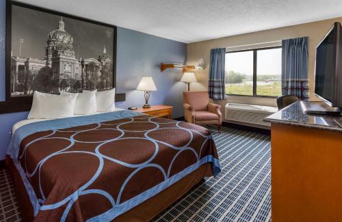 Coralville Hotel | Super 8 by Wyndham Iowa City/Coralville