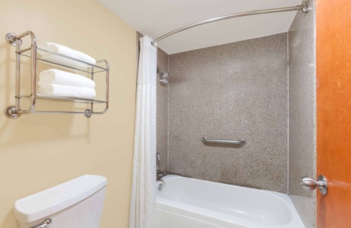 Jacksonville Hotel | Super 8 by Wyndham Jacksonville AR