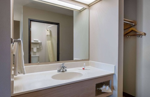 Jackson Hotel | Super 8 by Wyndham Jackson MN