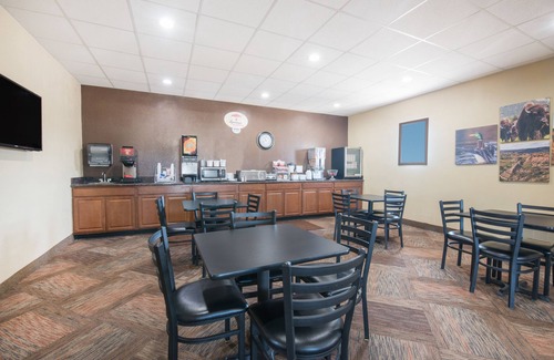 Jamestown Hotel | Super 8 by Wyndham Jamestown