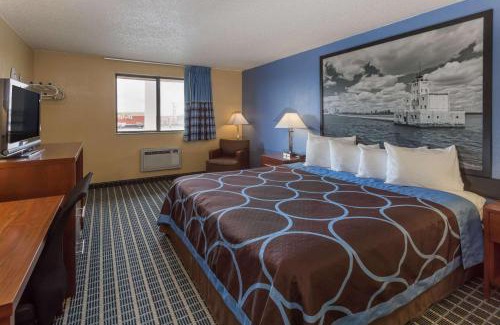 Janesville Hotel | Super 8 by Wyndham Janesville