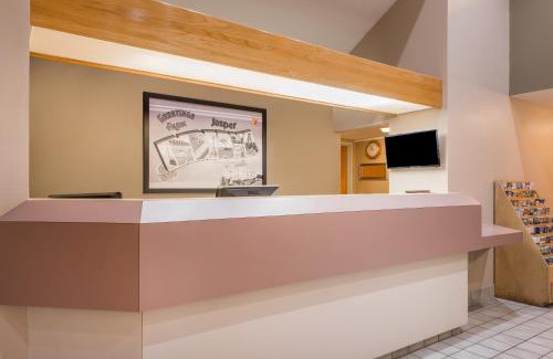 Jasper Hotel | Super 8 by Wyndham Jasper