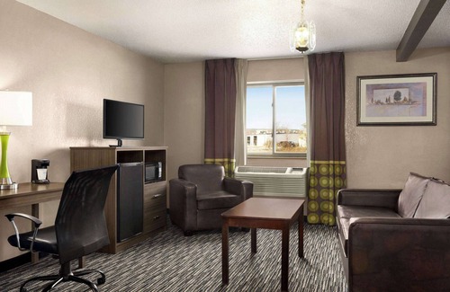 Joliet Hotel | Super 8 by Wyndham Joliet I-55 N/Chicago