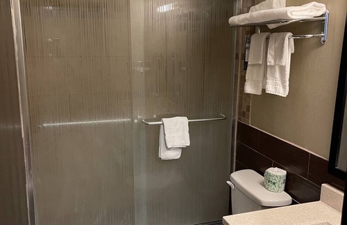 Joplin Hotel | Super 8 by Wyndham Joplin