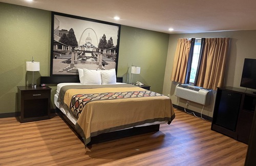 Joplin Hotel | Super 8 by Wyndham Joplin