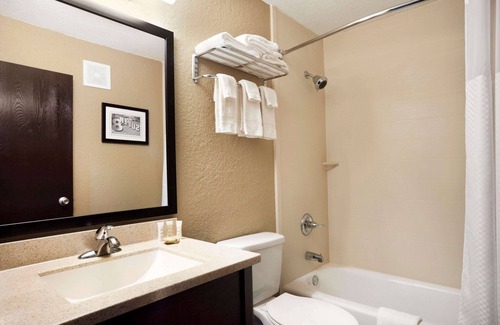 Joplin Hotel | Super 8 by Wyndham Joplin