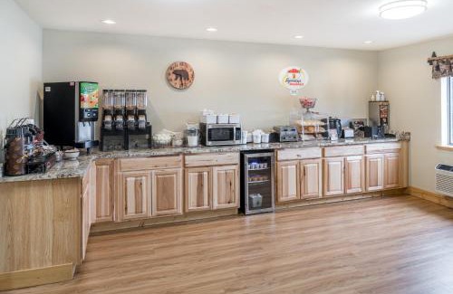 Kalispell Hotel | Super 8 by Wyndham Kalispell Glacier National Park