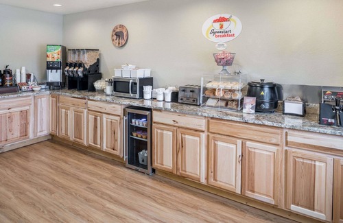 Kalispell Hotel | Super 8 by Wyndham Kalispell Glacier National Park