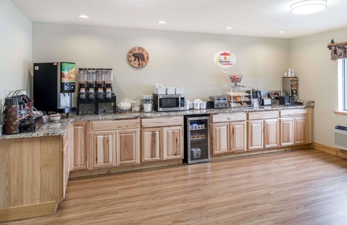 Kalispell Hotel | Super 8 by Wyndham Kalispell Glacier National Park
