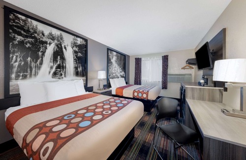 Waldron Hotel | Super 8 by Wyndham Kansas City at Barry Road/Airport