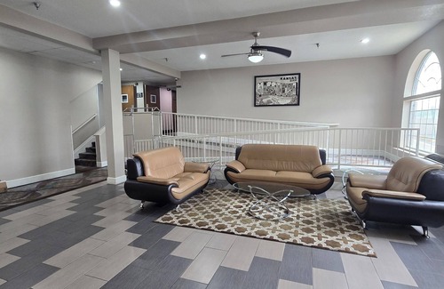 Winnetonka Hotel | Super 8 by Wyndham Kansas City