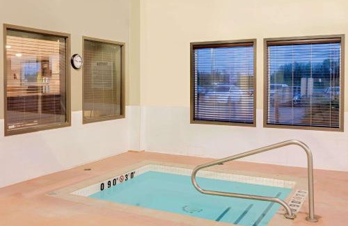 Kapuskasing Hotel | Super 8 by Wyndham Kapuskasing