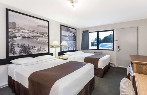 Rutland Hotel | Super 8 by Wyndham Kelowna BC