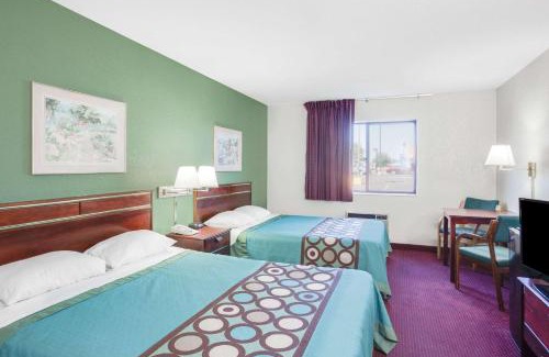 Kennett Hotel | Super 8 by Wyndham Kennett