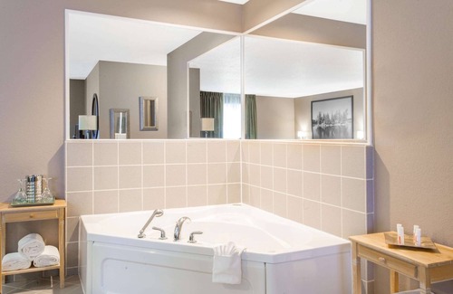 Kenora Hotel | Super 8 by Wyndham Kenora