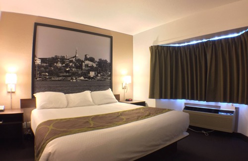 Kenora Hotel | Super 8 by Wyndham Kenora