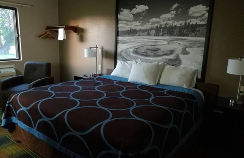 Keokuk Hotel | Super 8 by Wyndham Keokuk