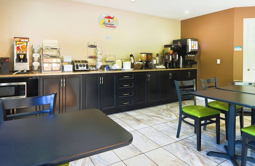 Kingston Hotel | Super 8 by Wyndham Kingston