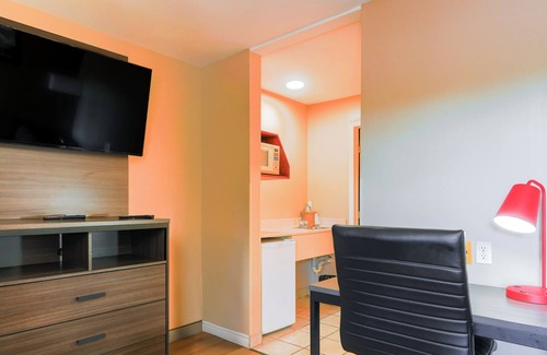 Kingston Hotel | Super 8 by Wyndham Kingston