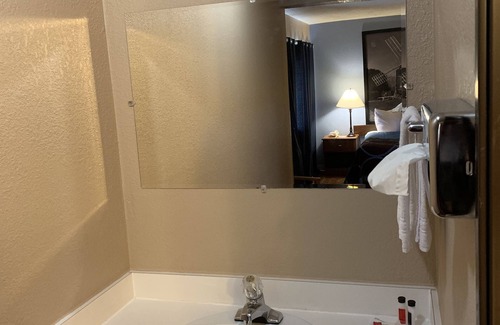 Kingston Hotel | Super 8 by Wyndham Kingston