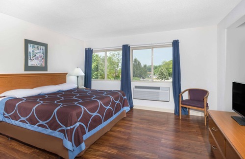 Kingston Hotel | Super 8 by Wyndham Kingston