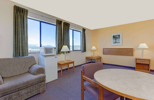 Altamont Hotel | Super 8 by Wyndham Klamath Falls