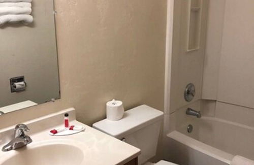Altamont Hotel | Super 8 by Wyndham Klamath Falls