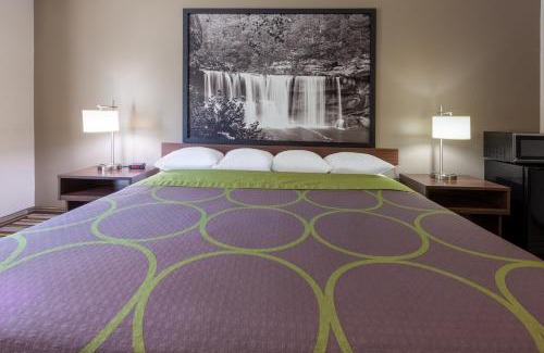 La Grange Hotel | Super 8 by Wyndham La Grange KY