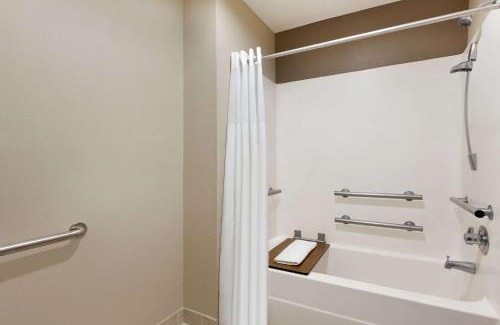 Lake Charles Hotel | Super 8 by Wyndham Lake Charles Northeast
