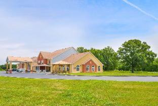 Eldon Hotel | Super 8 by Wyndham Lake of the Ozarks