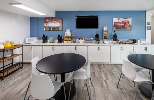 Bonanza Hotel | Super 8 by Wyndham Laredo