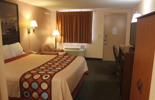 Laurel Hotel | Super 8 by Wyndham Laurel