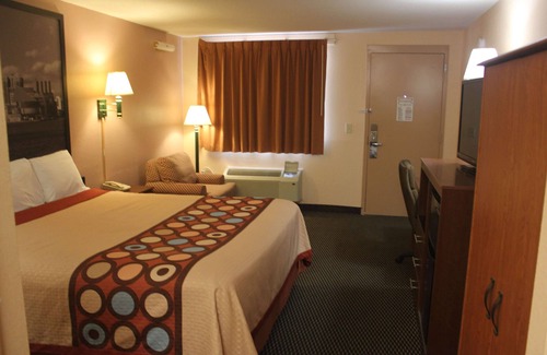 Laurel Hotel | Super 8 by Wyndham Laurel