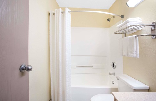 Lewisburg Hotel | Super 8 by Wyndham Lewisburg