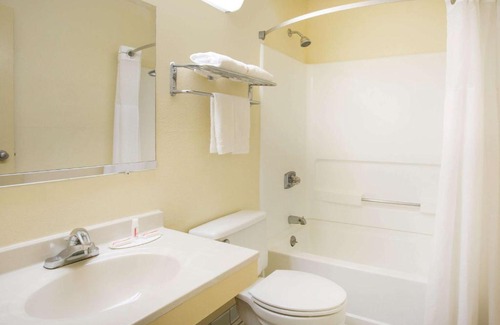 Lexington Hotel | Super 8 by Wyndham Lexington VA