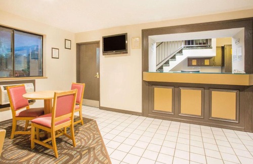 Lexington Hotel | Super 8 by Wyndham Lexington VA