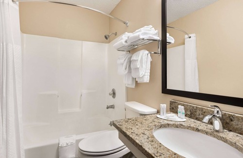 Lincoln Hotel | Super 8 by Wyndham Lincoln North