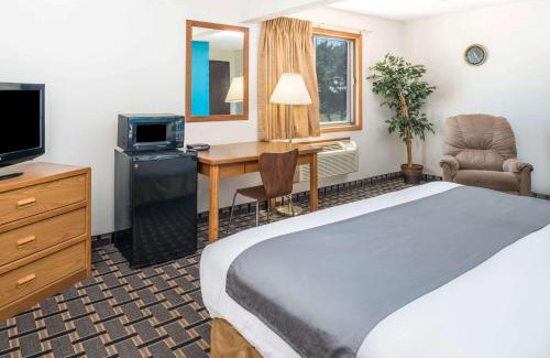 Lincoln Hotel | Super 8 by Wyndham Lincoln West