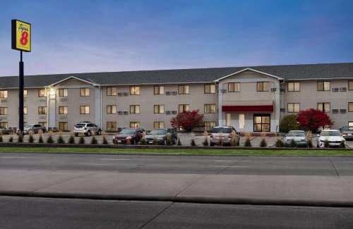 Lincoln Hotel | Super 8 by Wyndham Lincoln North