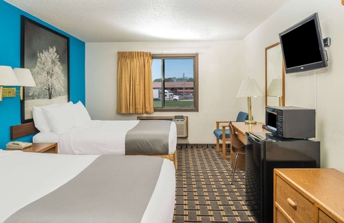Lincoln Hotel | Super 8 by Wyndham Lincoln West