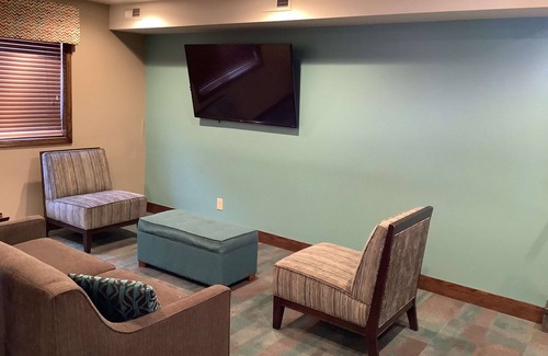 Lincoln Hotel | Super 8 by Wyndham Lincoln West